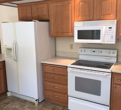 4th image of 11201 NE Conifer Dr