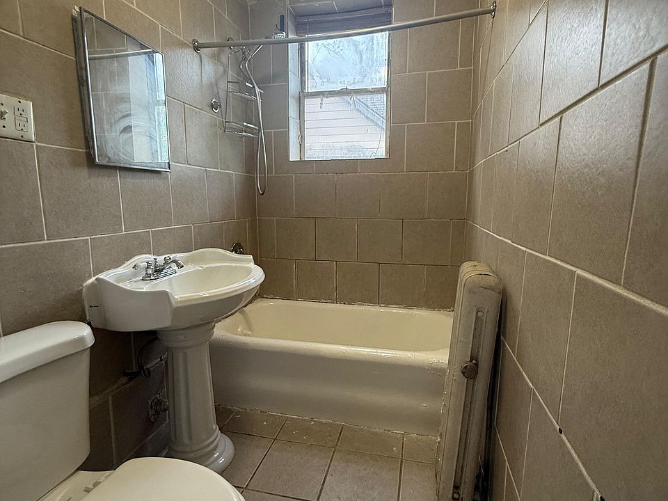 1st image of 333 Park Ave #25L
