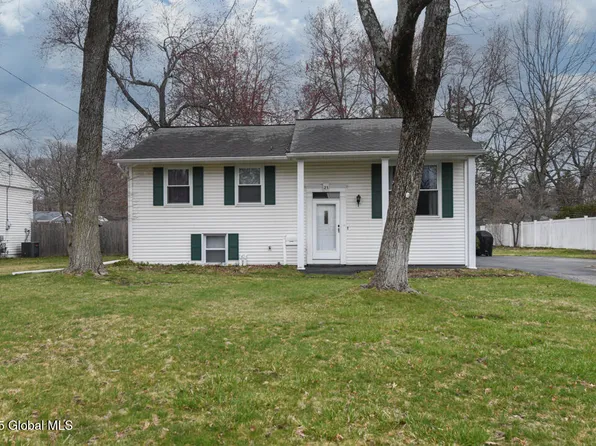 21 Crestwood Drive, Schenectady, NY 12306