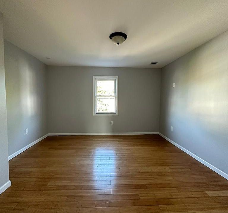 1st image of 163 N 12th St #3