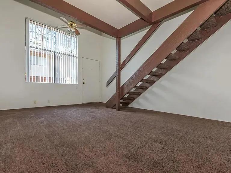 Pacific Terrace — Photo 24