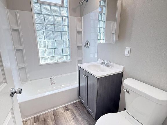3rd image of 3641 N Port Washington AVENUE