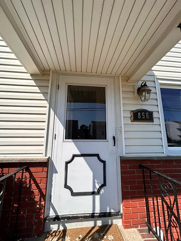 2 bed, 1.0 bath, 1200 sqft, $2,400 — Photo 3