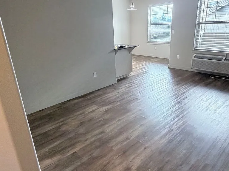 117 - Gravens Grove — Photo 17