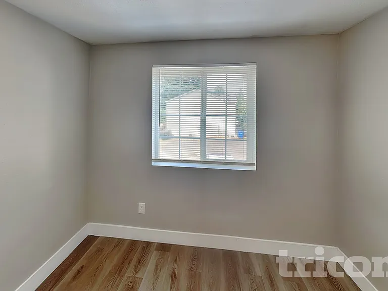 8617 NE 25th Cir — Photo 12
