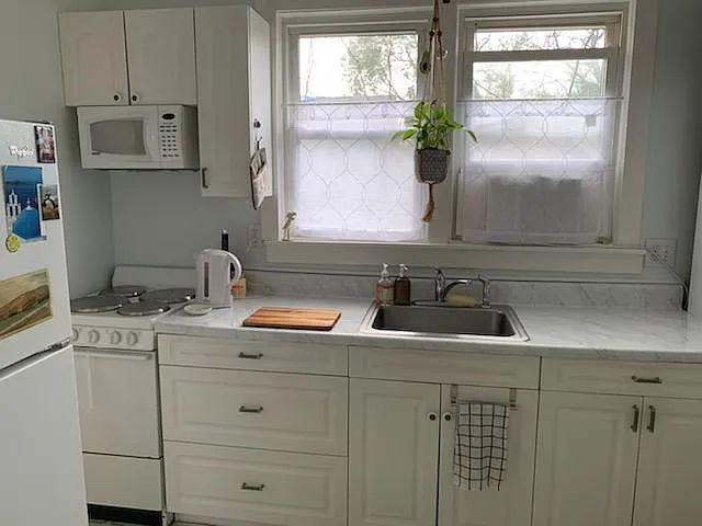 Lots of cabinets and drawer space