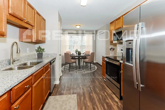 220 Beckman St — Photo 3