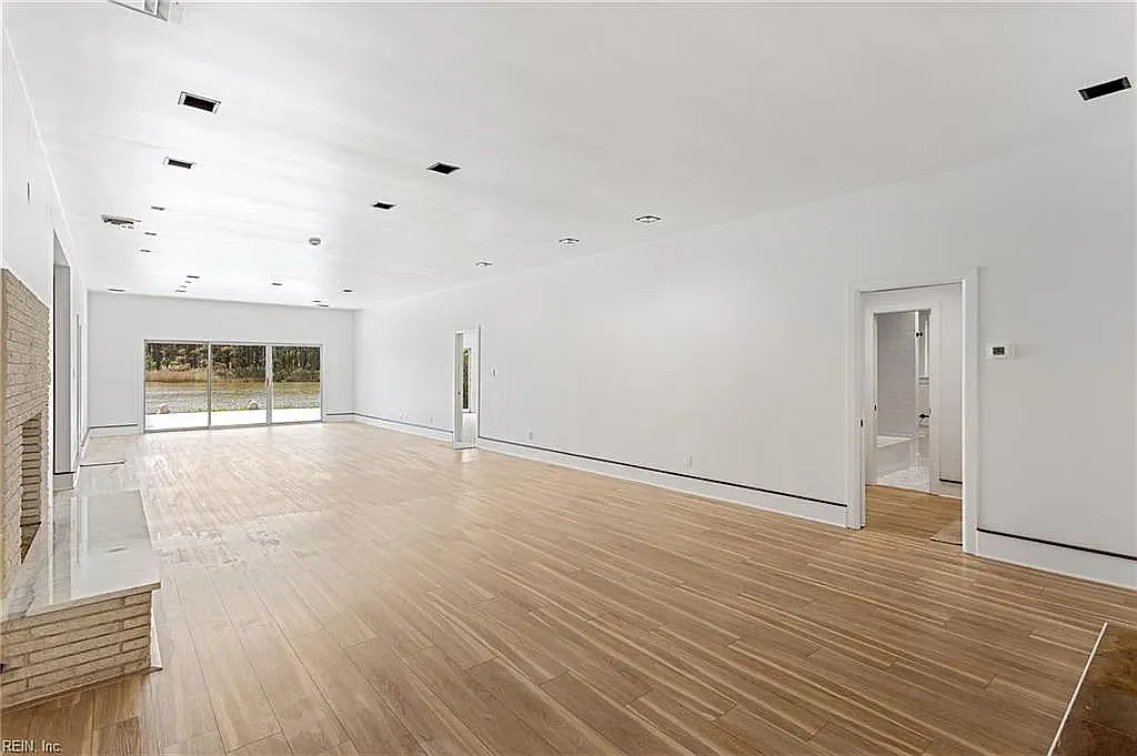 2 bed, 2481 sqft, $2,999 — Photo 3