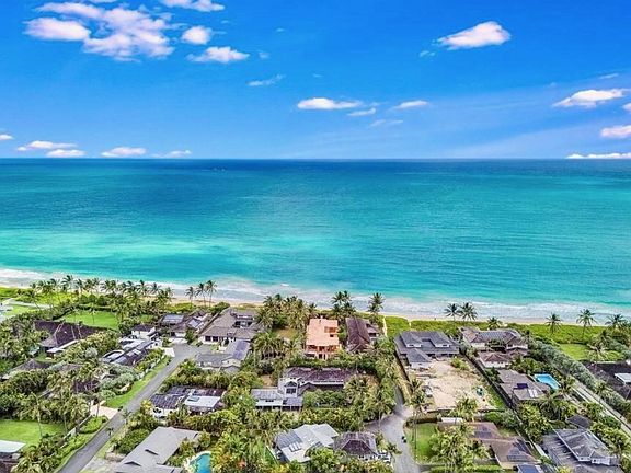 Kailua Beach is about a 7 minute walk from the house.