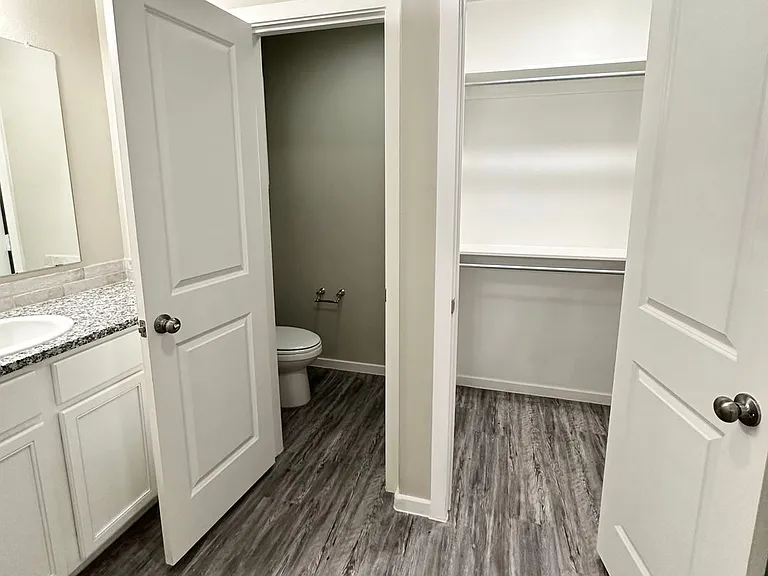 2106 N Avenue J — Photo 10