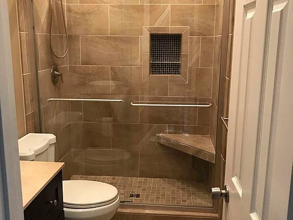 downstairs main bathroom