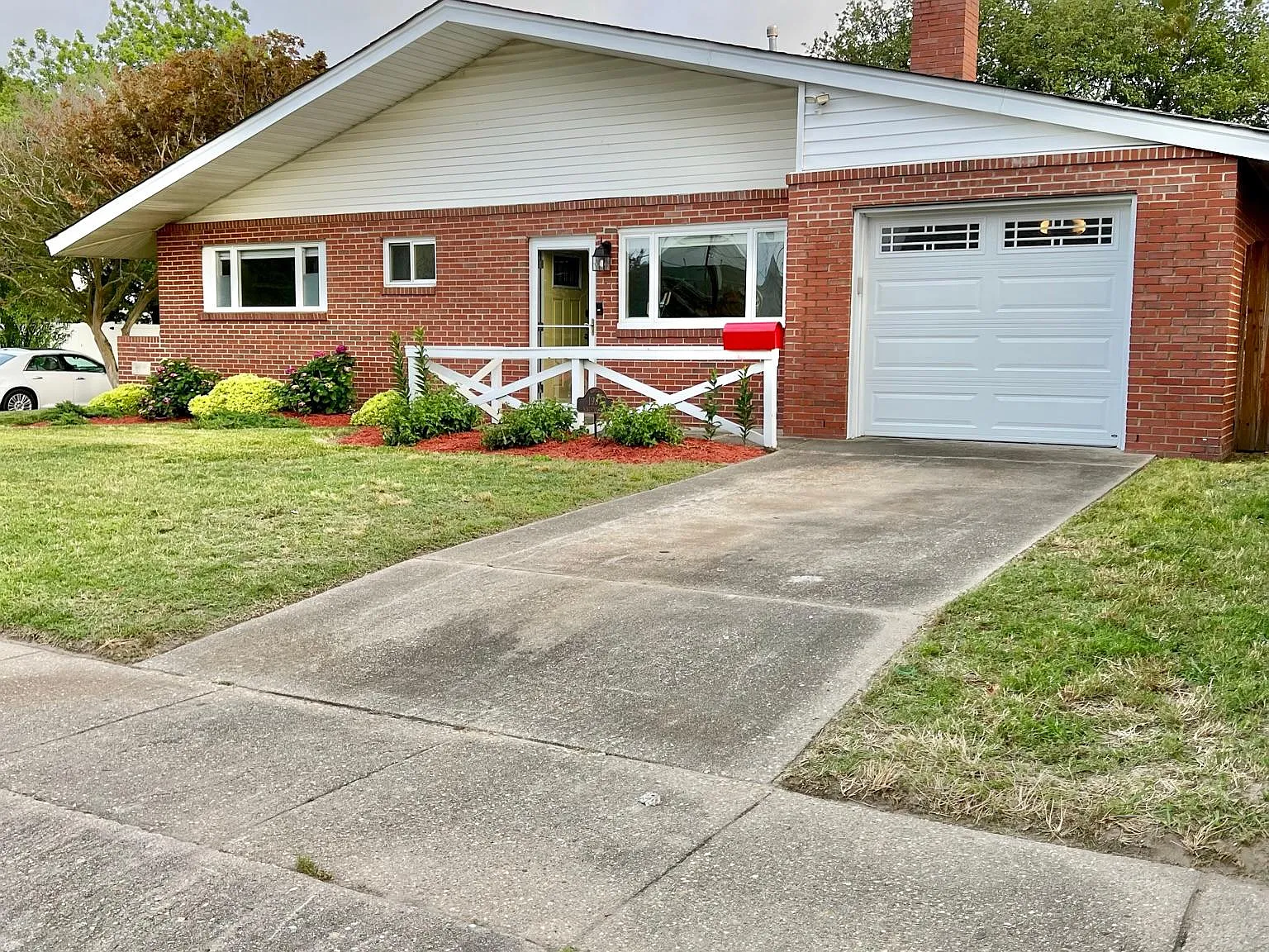 3 bed, 1100 sqft, $2,595 — Photo 2