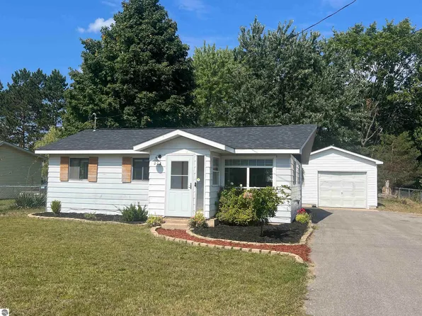 204 Division St, Kalkaska, MI 49646