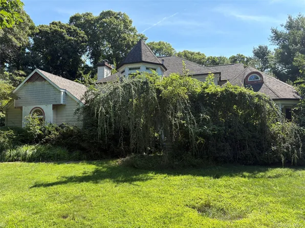 59 Hidden Pheasant Path, Wading River, NY 11792