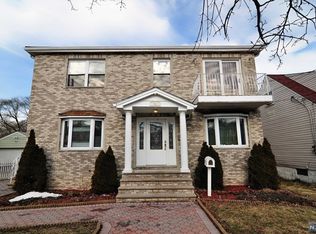 20 Walnut St, Fairview, NJ 07022