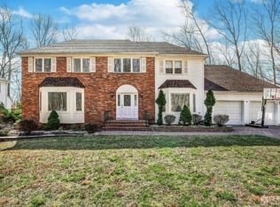 46 Oak Crest Dr, East Brunswick, NJ 08816