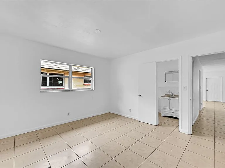 1218 NW 6th Ave — Photo 8