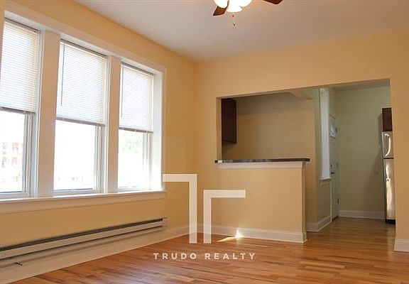 2nd image of 3943 N Janssen Ave APT 01N