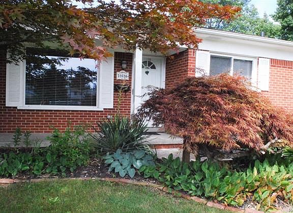 5th image of 39694 Birchwood Dr