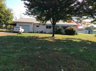 205 N Carroll Ave, Green Forest, AR 72638