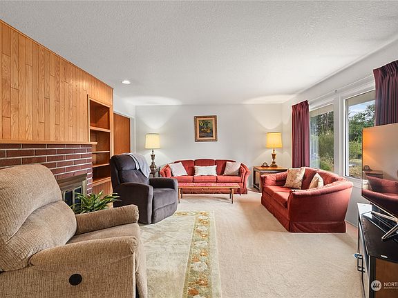3rd image of 2747 Highland Drive