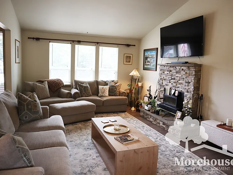 1117 S Phillippi St — Photo 8