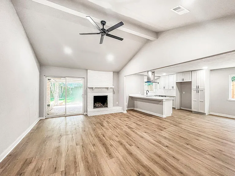 23207 Naples Dr — Photo 4