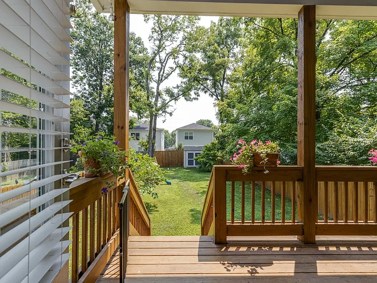 1813 Sherwood Ln — Photo 26