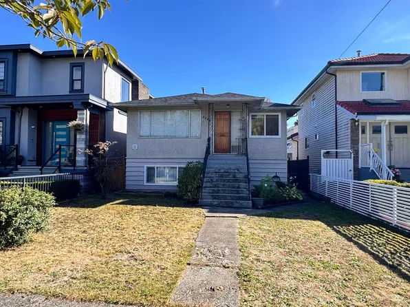 5882 Berkeley St, Vancouver, BC V5R 3H2