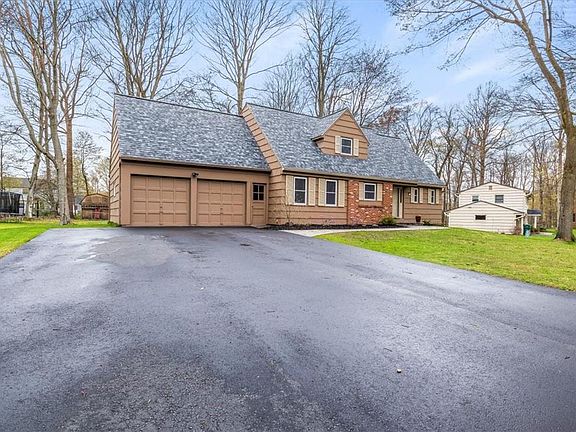 3rd image of 605 Shady Glen Cir