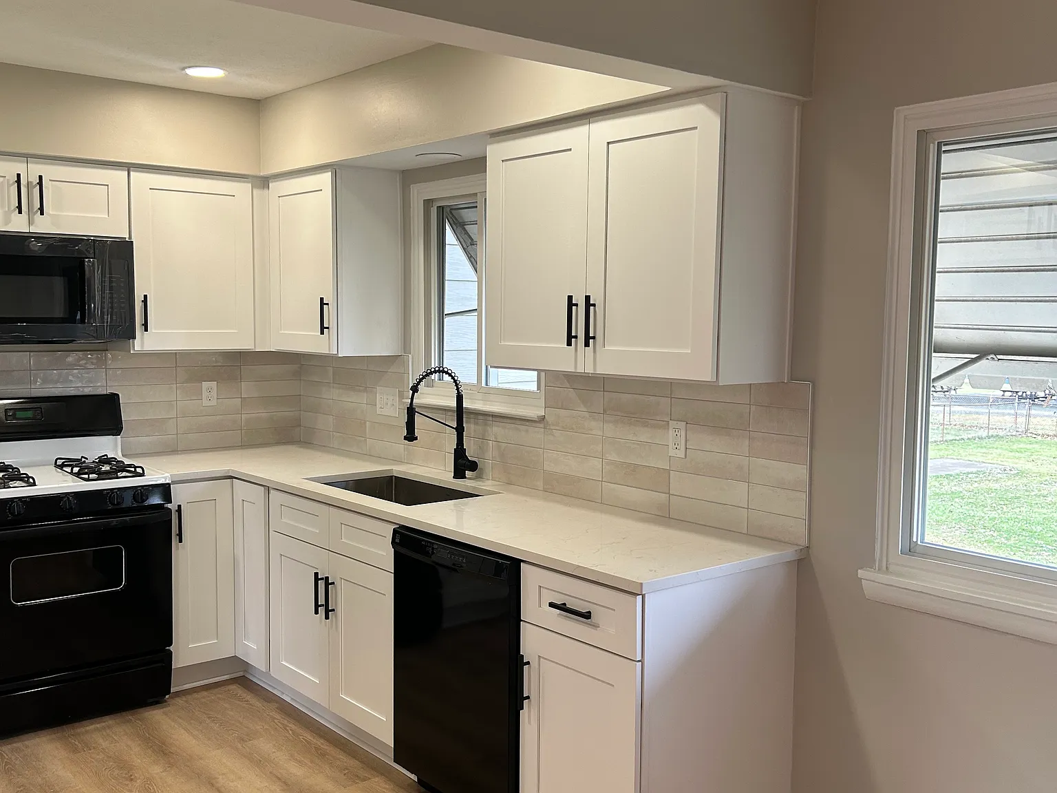 3 bed, 1.5 bath, 1630 sqft, $2,200 — Photo 2