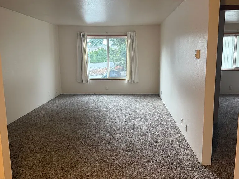 2420 Pheasant Blvd — Photo 3