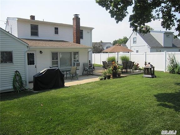 3rd image of 61 Pond Ln