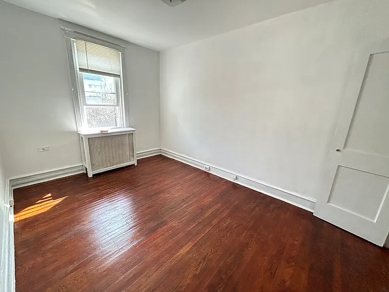 249 N Linden Ave — Photo 6
