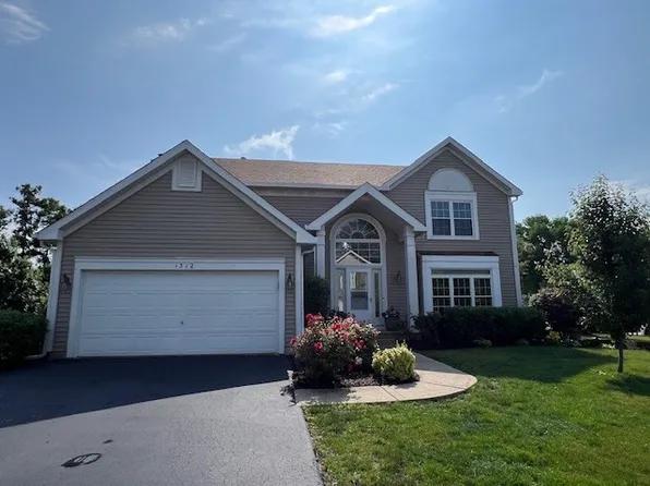 1312 Strawbridge Ct, Naperville, IL 60565