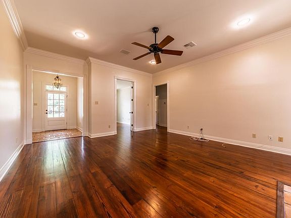 5th image of 130 Londonderry Sq