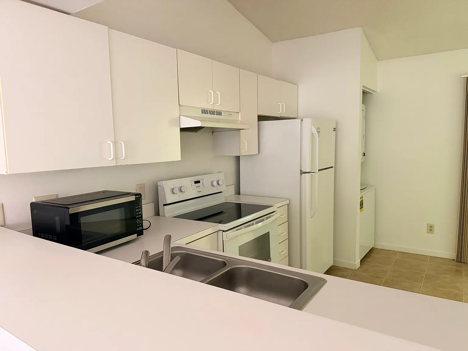 2 bed, 975 sqft, $1,400 — Photo 4