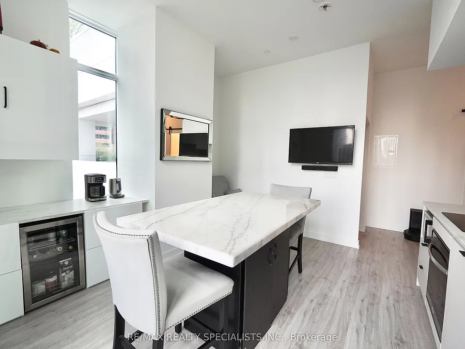 252 Church St #908