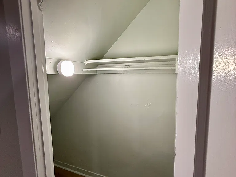 914 Buenzli Ct #2R — Photo 7