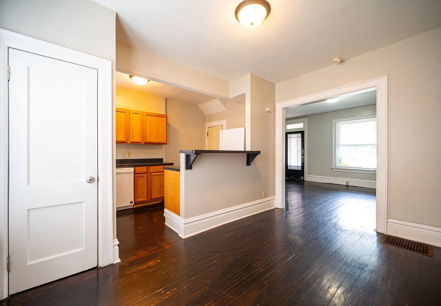 2 bed, 1.0 bath, $1,355 — Photo 2