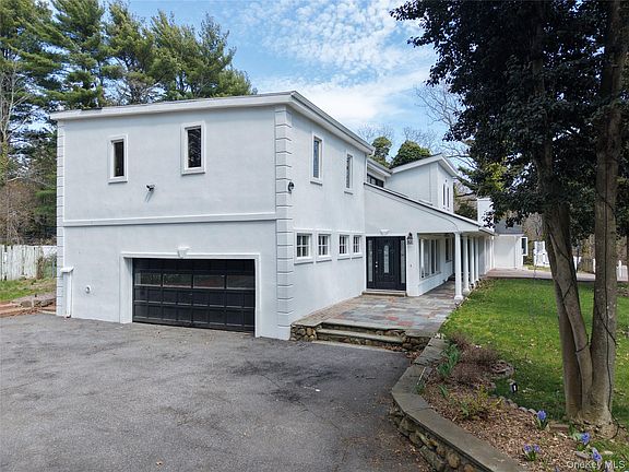 3rd image of 549 Woodbury Road
