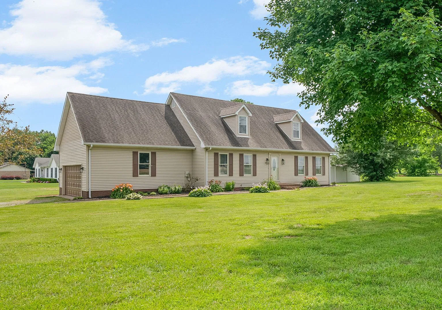 Stunning 3 Bedroom House in Cadiz - Sitting on nearly an Acre! — Photo 4