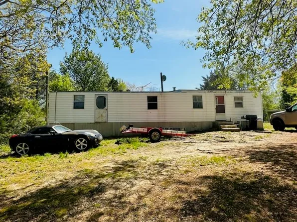 112 Plum St, Selmer, TN 38375
