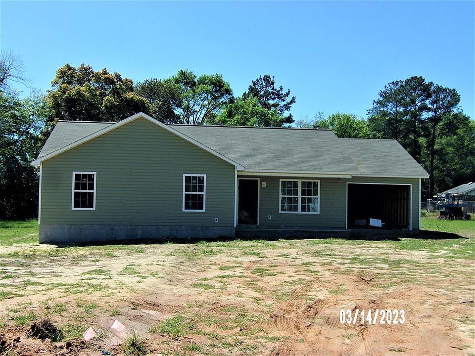 2nd image of 915 Evergreen Ln