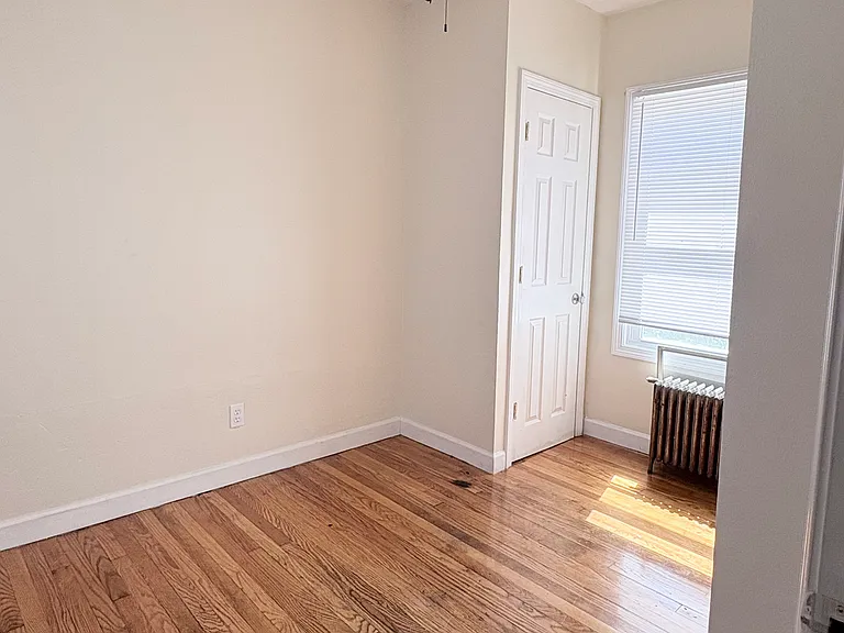 300-302 Lexington St #1 — Photo 9