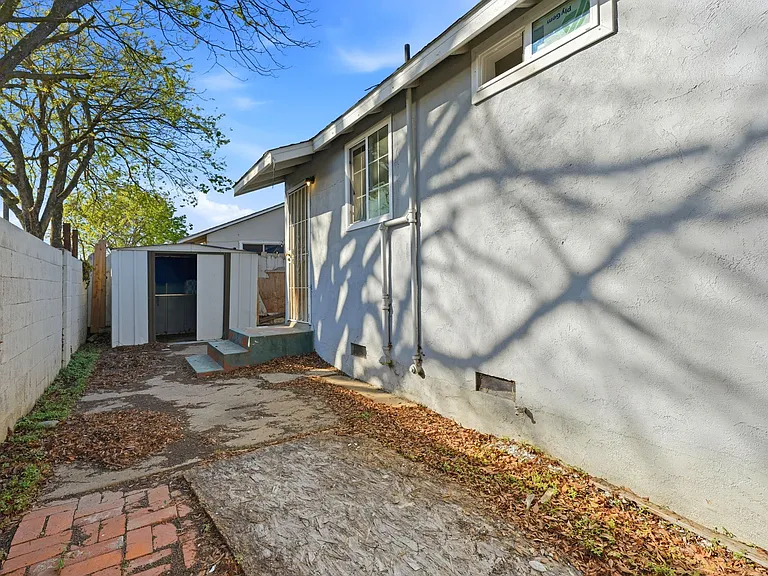 1008 Gemini Ct #2 — Photo 34