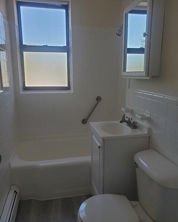 2nd image of 11 Victory Rd APT 33