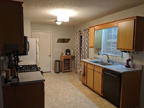 2nd image of 104 Dalya Ln