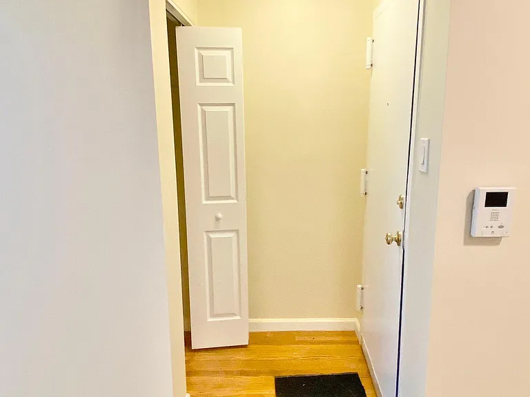 5212 E St SE #21 — Photo 2