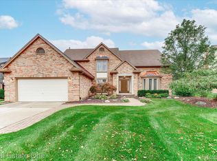 1358 Arbor Creek Dr, Rochester Hills, MI 48306